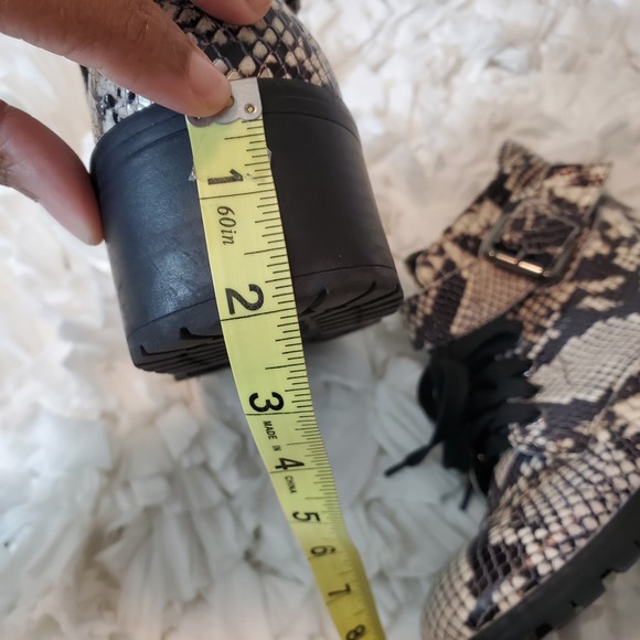 BCBGENERATION | Snakeskin Leather Ankle Boots Moto Combat Biker Chunky Size 8 - Picture 13 of 14